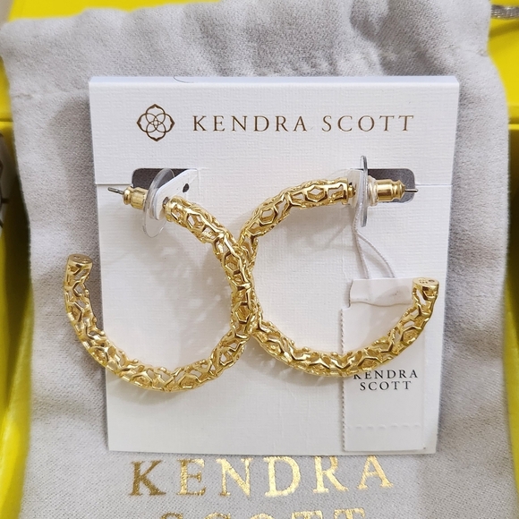Kendra Scott Maggie Small Filigree Hoop Earring Gold NWT - Picture 2 of 10